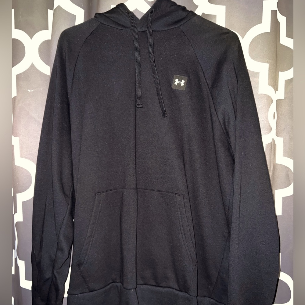 Black Underarmor hoodie